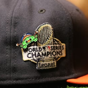 เข็มกลัดป้ายโลหะเคลือบแบบนิ่มลายการ์ตูนอะนิเมะแบบออกแบบได้ตามต้องการ - Product Image 6