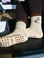 Chaussettes de yoga antidérapantes professionnelles, design personnalisé, volants, antidérapantes, chaussettes de pilates pour femmes, chaussettes en coton biologique de haute qualité