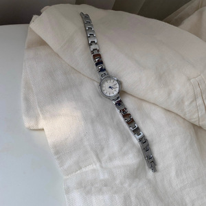 Reloj de cuarzo minimalista para mujer, pulsera de acero inoxidable, elegante diseño de esfera redonda pequeña - Product Image 3