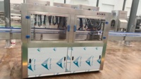Ensemble complet de ligne de production d'eau potable pure en bouteille plastique entièrement automatique et machine de remplissage d'eau en provenance de Chine.