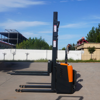 Chariot élévateur électrique à fourche de 2500 kg à vente chaude, 4,5 m avec batterie au plomb-acide, pneus en polyuréthane, mât à deux étages
