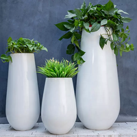 Ventes en gros de grands pots et jardinières ronds classiques en fibre de verre, revêtement en poudre, pour l'extérieur, pour les sols et les centres commerciaux