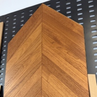 Parquet en bois massif de chêne australien de luxe, qualité supérieure, motif chevron naturel pour intérieur