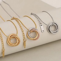 Collier pendentif cercle entrelacé torsadé pour femme et fille, chaîne fine en acier inoxydable, bijou minimaliste nœud d'amour