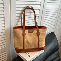 Sac bandoulière tendance 2026 pour femme, petit format carré, avec fermeture éclair, rabat et sangle unique, en cuir PU avec lettres