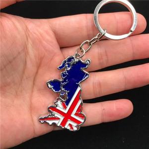 Portachiavi in Metallo Smaltato con Bandiera Union Jack, Monumenti di Londra: Big Ben, Tower Bridge, London Eye, Autobus Rosso, Souvenir Britannico - Product Image 4