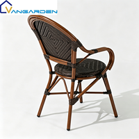 Ensemble de chaises de salle à manger empilables en rotin, résistantes aux UV, amovibles, style moderne et minimaliste, avec petite table à plateau en verre, durable, pour jardin et hôtel