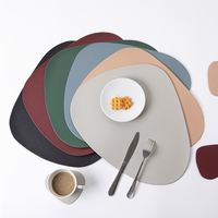 Set de sets de table en similicuir multicolore Tapis de table imperméables Napperons ovales antidérapants et sous-verres de table à manger Dessous de verre