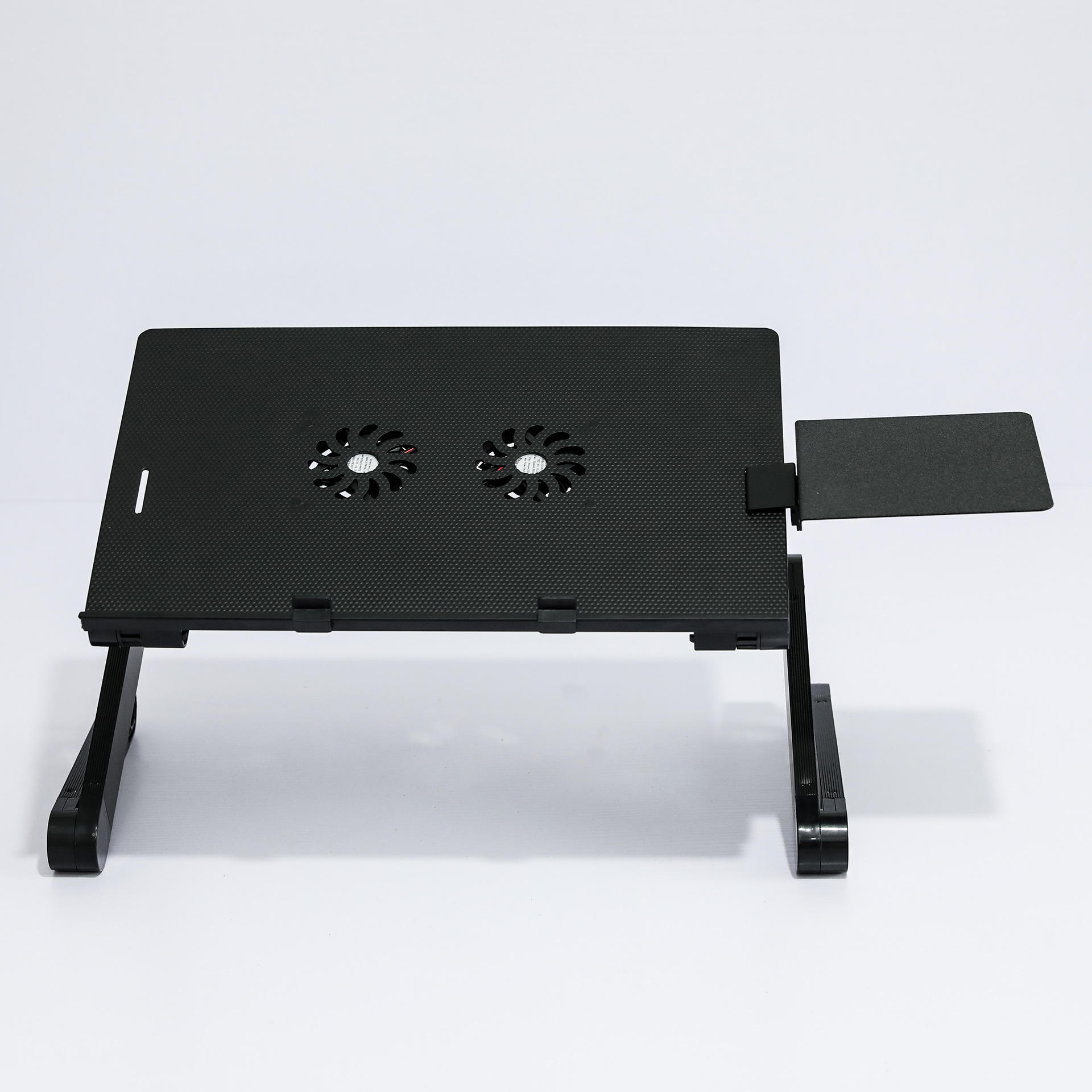 T8 สีดำ พร้อมพัดลมและแผ่นรองเมาส์