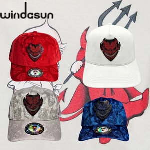 Casquette de baseball 5 panneaux Graffiti avec doublure en satin, chapeau personnalisé en daim avec logo démon pour humain et animal de compagnie - Product Image 1