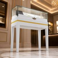 Comptoir de présentation de bijoux blanc avec dessus en verre à rayures dorées, vitrine à bijoux avec tiroir de rangement pour boutique de bijoux de luxe
