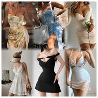 Ropa nueva de mujer: camisetas, vestidos, blusas pequeñas, pantalones y faldas. Fardos de ropa de mujer enviados al azar.