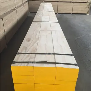 Madera de 2x4 utilizada para montar LVL para hacer palés de madera