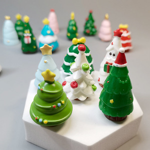 Figuritas de árbol de Navidad Kawaii de Año Nuevo, abalorios de resina, manualidades, miniaturas de jardín, llavero, caja de Navidad, decoración de invierno para el hogar - Product Image 3