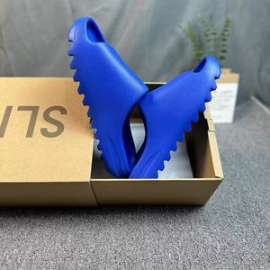 Bán Buôn Sanding EVA Mịn Chất Liệu Chất Lượng Cao Với Hộp Nhãn Người Đàn Ông Slide Phụ Nữ Yzy Slide Slidppers Đen Slide Dép Đi Trong Nhà - Product Image 3