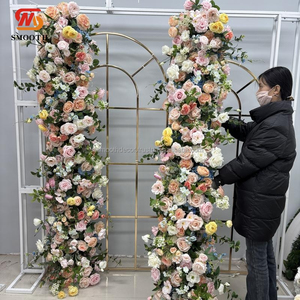 Arreglo de Rosas de Seda de Tacto Real, Vibrante y Personalizado, para Decoración de Eventos, Fiestas y Bodas - Product Image 1