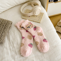 Chaussettes douillettes en polaire corail à motif ours fraise, super douces et chaudes pour l'hiver, idéales pour la maison, pour femmes, vente en gros, personnalisables OEM/ODM