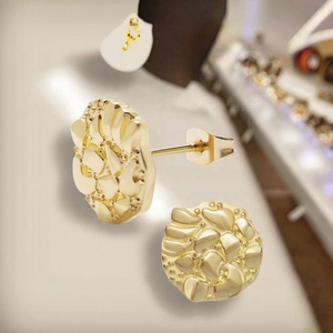 ต่างหูทรงเรขาคณิตสไตล์ฮิปฮอปสุดฮิตจาก DUYIZHAO สำหรับทุกเพศ ดีไซน์หรูหรา ประดับทองคำแท้ทรงก้อนทองคำ บนตัวเรือนทองแดง พร้อมใบรับรอง IGI - Product Image 3