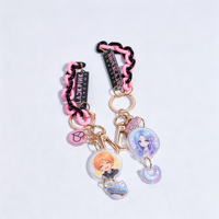 Llavero acrílico personalizado con múltiples dijes y cadena de eslabones rosa y negra, colgante de ídolo Kpop, envío rápido, MOQ bajo, arte personalizado