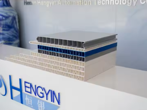 Alta calidad Ecológico Fácil de instalar Antideslizante Granja de cerdos Panel de PVC Valla de PVC - Product Image 4