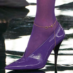 <span class=keywords><strong>Zapatos</strong></span> sólidos con punta en pico de colores personalizados para mujer, sandalias de <span class=keywords><strong>charol</strong></span> de tacón alto y fino, <span class=keywords><strong>zapatos</strong></span> de tacón <span class=keywords><strong>ancho</strong></span> con corte en forma de V - Product Image 2