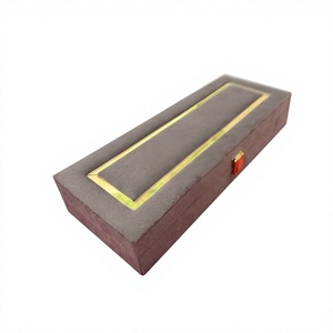 Caja de Resina Personalizada Serie I-5 para 5 Monedas, Estuche Artístico con Detalles en Dorado y Diseño de Cierre - Product Image 1