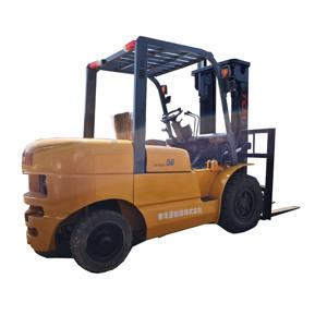 Montacargas Diésel Usado de 5 Toneladas TCM FD50, Motor Isuzu Importado, Desplazador Lateral Hidráulico, Neumáticos Sólidos, Mástil de Dos Etapas - Venta Directa de Fábrica - Product Image 1