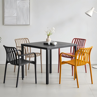 Chaise de salle à manger empilable en plastique moderne et contemporaine pour restaurants et appartements (vente en gros)