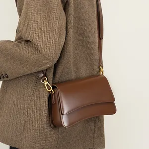 حقائب يد صغيرة مربعة الشكل أنيقة كلاسيكية مخصصة للسيدات للبيع بالجملة لعام 2024، حقيبة كتف كروس من الجلد الأصلي للسيدات