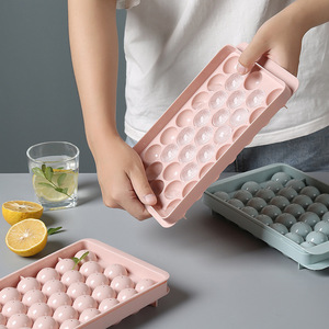Bandeja de cubitos de hielo de plástico de forma redonda al por mayor con moldes de tapa 18 cavidades 33 cavidades pequeña bola redonda Fabricación de cubitos de hielo con tapa - Product Image 2