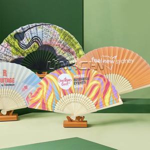 Ventilateur à main pliable en bambou personnalisé promotionnel de gros pour événements - Product Image 1