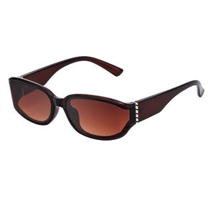 Lunettes de soleil carrées de style européen pour femmes, monture en PC, protection UV400 avec étui, modèle Fy 99201 - Product Image 4