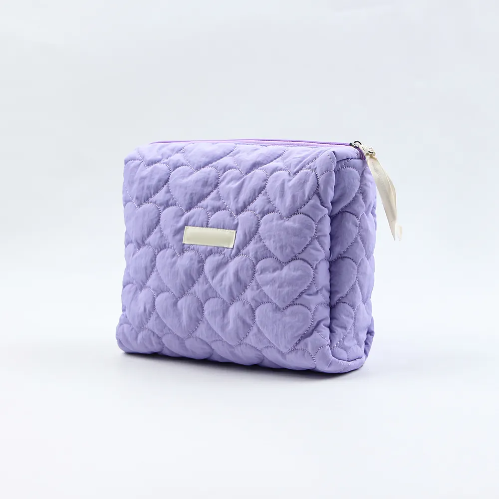 Hochwertige Herzmuster-Kosmetiktüte Baumwolle gesteppt lila Reißverschluss-Toilettenbeutel für Damen frisch eingetroffen Make-Up-Taschen für Reisen