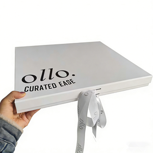 Boîte pliante blanche avec logo imprimé personnalisé, emballage pour vêtements, boîte pliante mate pour cosmétiques, perruques, boîte cadeau magnétique avec poignée en ruban - Product Image 2