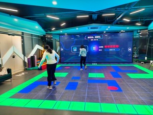 Équipement de parc d'attractions, plancher de danse interactif à l'hopscotch, jeux de réalité augmentée, jeu immersif en intérieur, plancher LED - Product Image 2