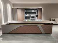 Bureau de direction moderne de luxe en bois massif, design élégant et durable avec panneaux
