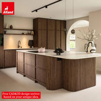 Meubles modernes en placage AllandCabinet, comptoirs en pierre naturelle, armoires de cuisine en bois foncé pour les constructeurs de maisons de luxe sur mesure