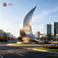 Grande sculpture d'anneau en acier inoxydable poli, art moderne d'extérieur, pièce maîtresse paysagère pour rondel de voie d'accès