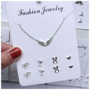 Vendita calda stile coreano gotico Huggie orecchini di tendenza luna farfalla cristallo argento Design all'ingrosso per le donne attente alla moda - Product Image 1