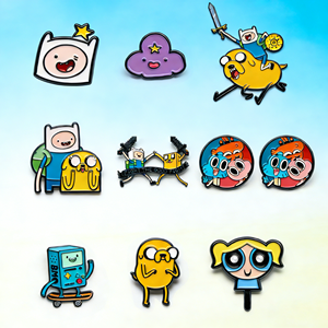 Pins Personalizados <span class=keywords><strong>de</strong></span> Alta Calidad con Logotipo, Pins <span class=keywords><strong>de</strong></span> Anime, Pins <span class=keywords><strong>de</strong></span> Aventura, Cazador <span class=keywords><strong>de</strong></span> Tesoros, Personaje Clásico, Insignia <span class=keywords><strong>de</strong></span> Metal Esmaltado para Gorra - Product Image 1