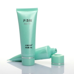 หลอดเครื่องสำอางสีเขียวขนาด D30 มม. ความจุ 40 มล. แบบกำหนดเอง พร้อมฝาเกลียวสีเขียว ลายเส้นสีทอง สำหรับเจลว่านหางจระเข้ พร้อมพิมพ์โลโก้ตามต้องการของลูกค้า - Product Image 3