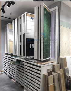 Vitrina <span class=keywords><strong>de</strong></span> exhibición ultrafina <span class=keywords><strong>de</strong></span> alta resistencia con tapas abatibles para suelos flotantes <span class=keywords><strong>de</strong></span> madera, con paneles superiores abatibles y cajones <span class=keywords><strong>de</strong></span> almacenamiento inferiores - Product Image 4
