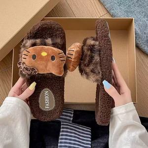 Chaussons en peluche pour femmes, motif léopard mignon, antidérapants à semelle épaisse pour intérieur et extérieur, printemps - Product Image 3