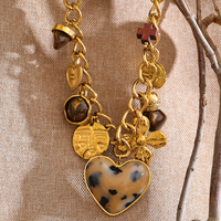 Collier chaîne épaisse en acier inoxydable plaqué or 18 carats XY 577, avec pendentif cœur en résine de bois imprimé léopard