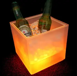 Festa esterna personalizzata grande isolato birra vino champagne led bianco di plastica quadrato secchiello per il ghiaccio