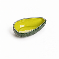Creatieve geëmbosseerde avocado keramische snack schaal, uniek fruitvormig serveerschaaltje, decoratieve kleine dipschaal voor B2B maatwerk