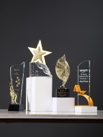 Vente en gros de trophées en métal cristal de haute qualité personnalisés Iron Sports Medal Cup Awards avec Logos libellés Souvenir Plaques fabricant