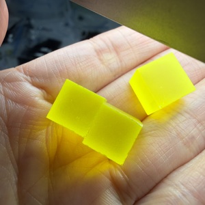 Ce:GAGG, Granate de Gadolinio, Aluminio y Galio, Lúmagarnet, Bloque en Bruto, Material de Gema Fluorescente Cultivado en Laboratorio - Product Image 2