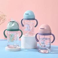 Gobelet à bec verseur personnalisé pour bébé, en plastique pliable, avec paille, mignon, 250 ml, anti-fuite, sans BPA, pour les tout-petits, idéal pour les voyages