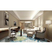 Tapis floral personnalisé beige doux avec accents dorés pour chambre d'hôtel contemporaine